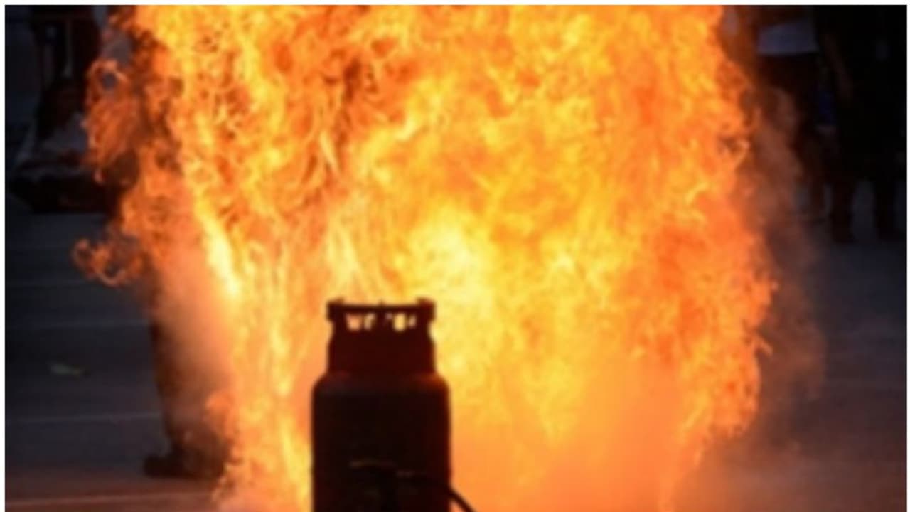 w-1280,h-720,format-jpg,imgid-01hd1qkky9wc2r26y0ky611zh6,imgname-fotojet---2023-10-18t211723-176