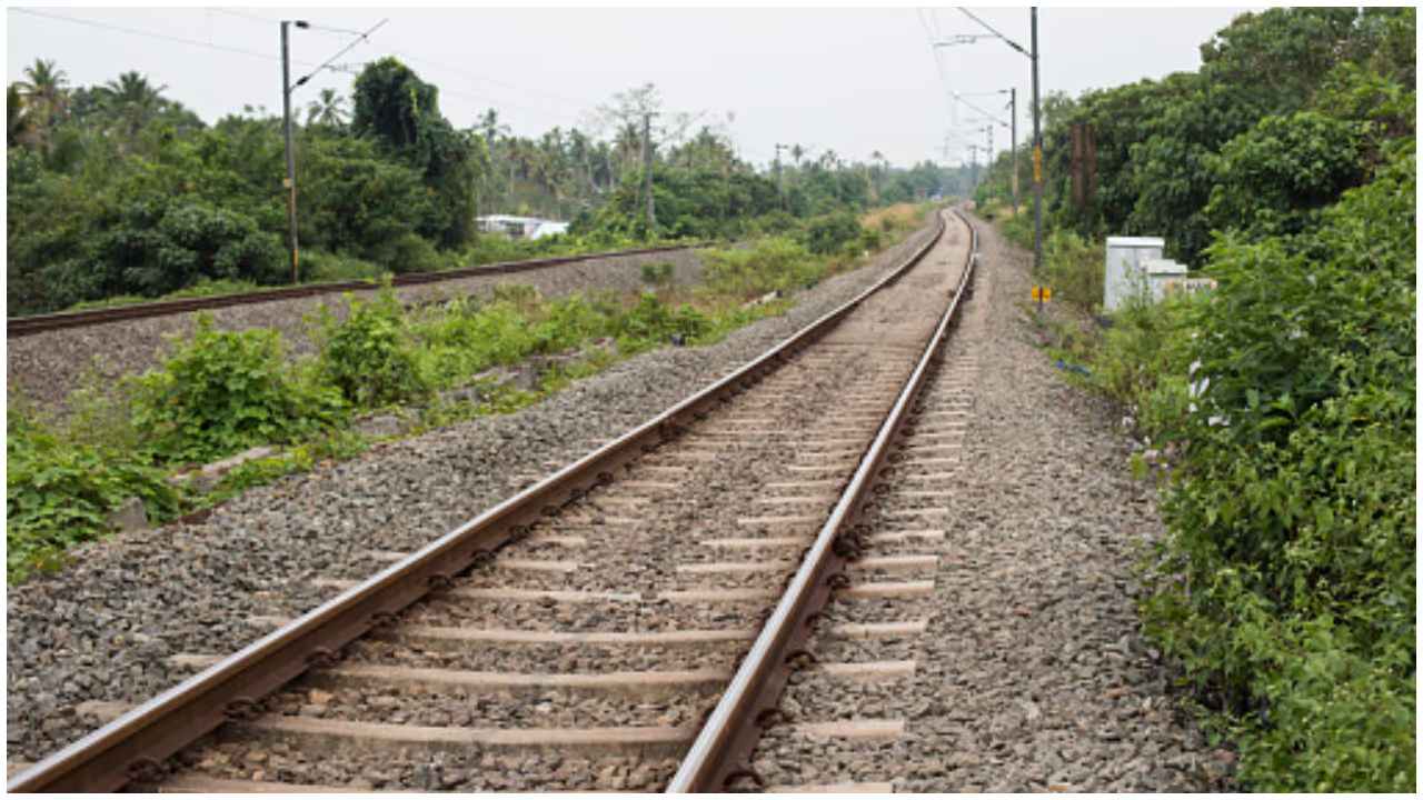 w-1280,h-720,croprect-1x0x1278x718,imgid-01k8ana9crw9sn8gqh3wzpkfh0,imgname-railway-track-1761294493080