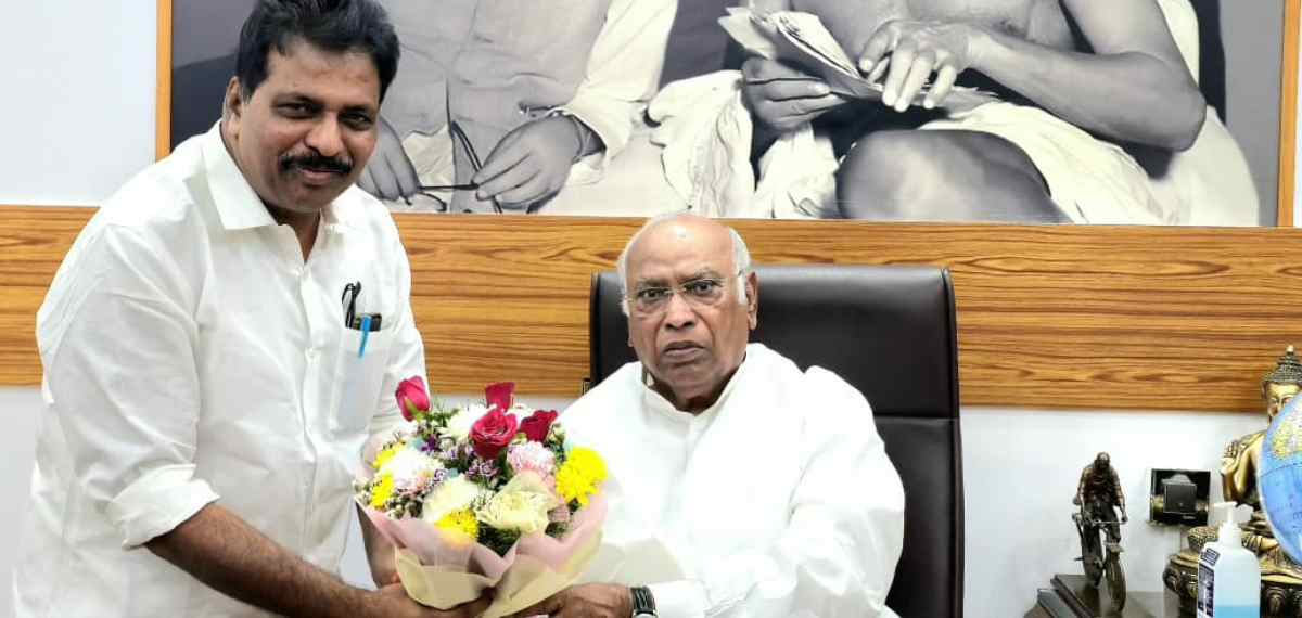 kodikkunnil-suresh-met-kharge